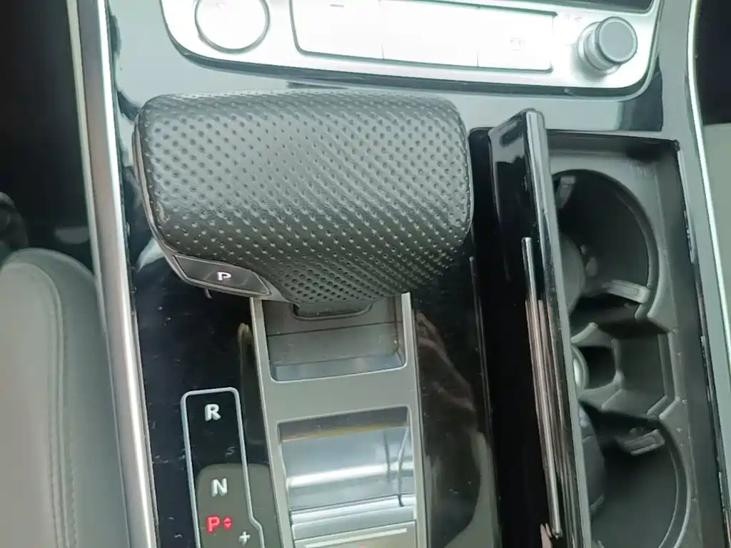 Photo 14 - Audi Q8