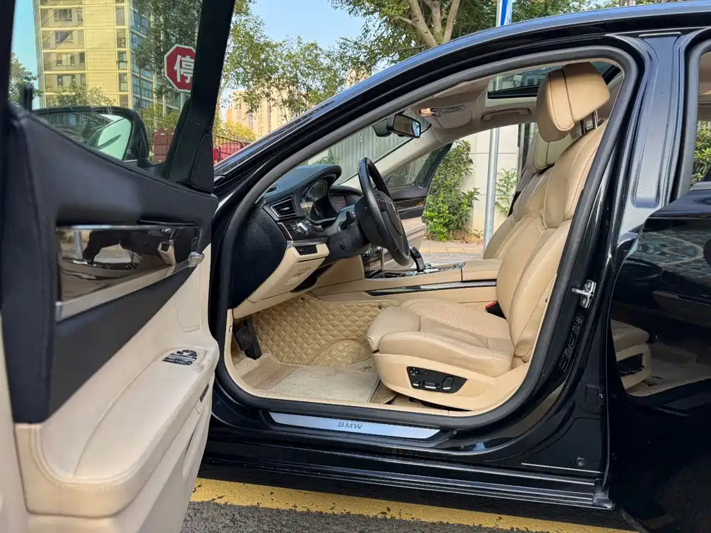 Фото 10 - BMW 7 Series
