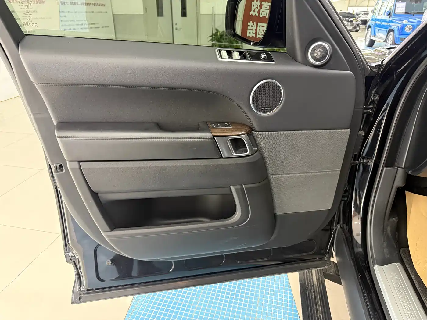 Land Rover Range Rover Sport PHEV 2019 P400e HSE фото 14