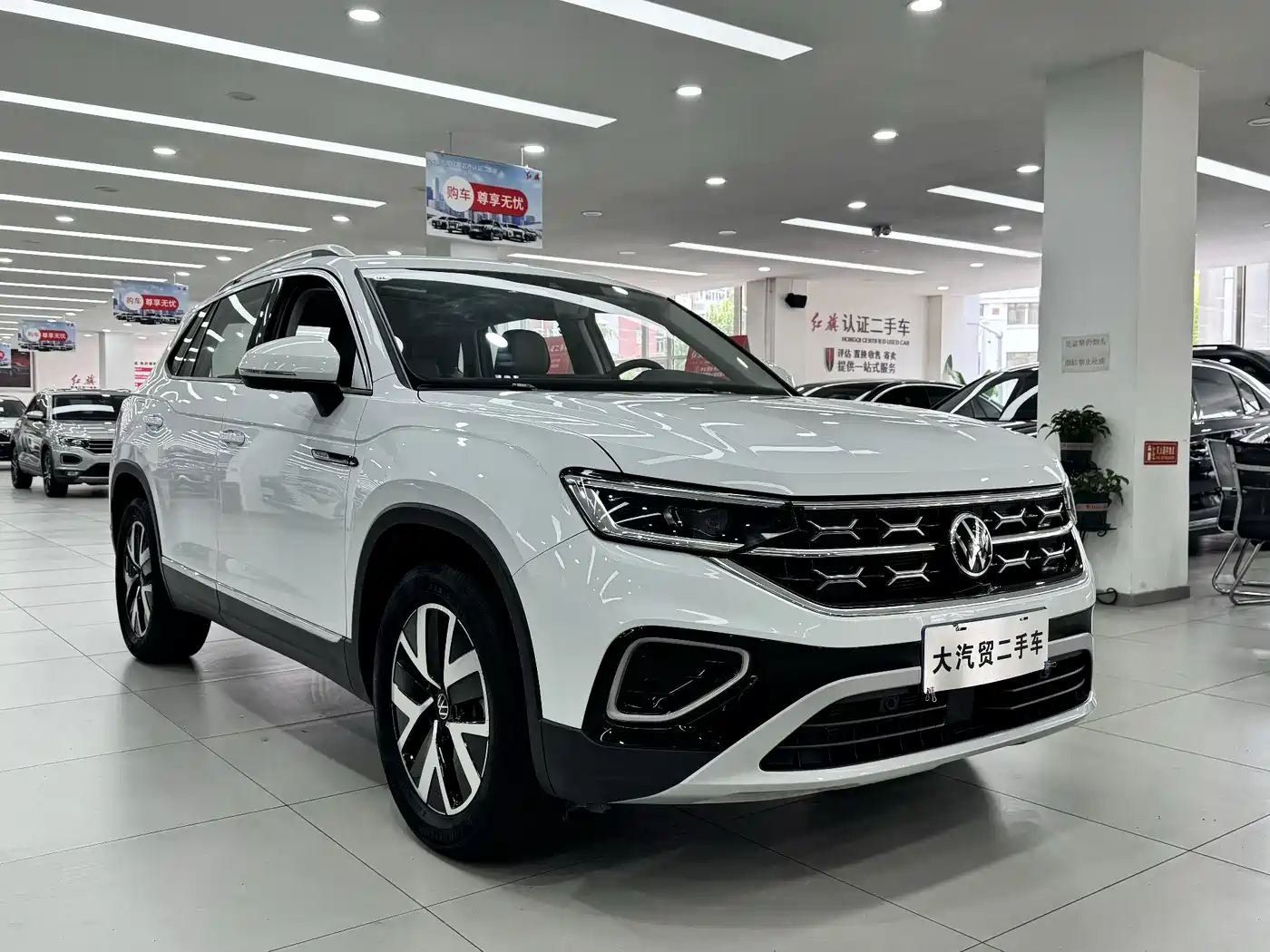 Volkswagen Tayron 2024 330TSI 2WD Luxury Plus Advanced фото 3