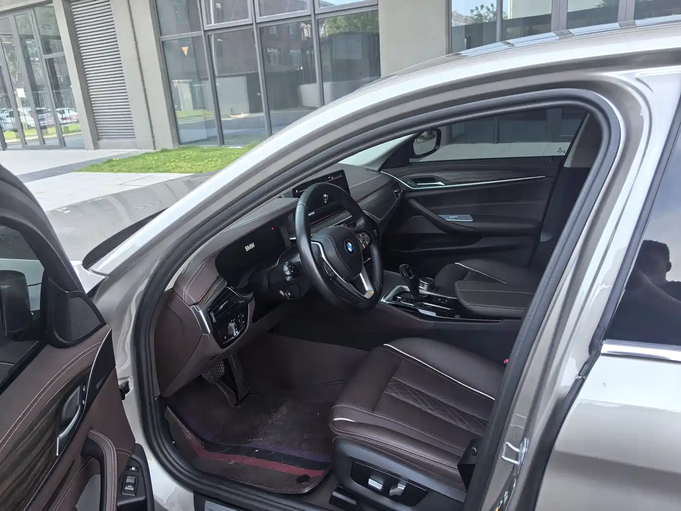 BMW 5 Series New Energy 2022 Facelift II 535Le Pioneer Edition M Sport Package фото 10