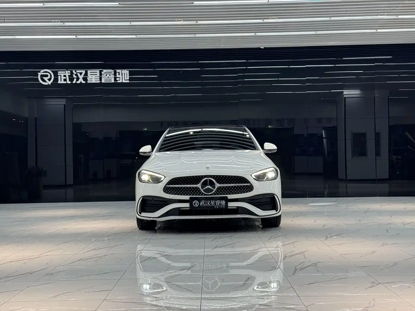 Photo 4 - Mercedes-Benz C-Class