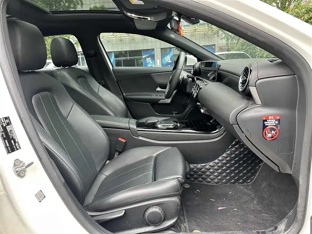 Mercedes-Benz A-Class 2021 A 180 L Sports Sedan фото 9