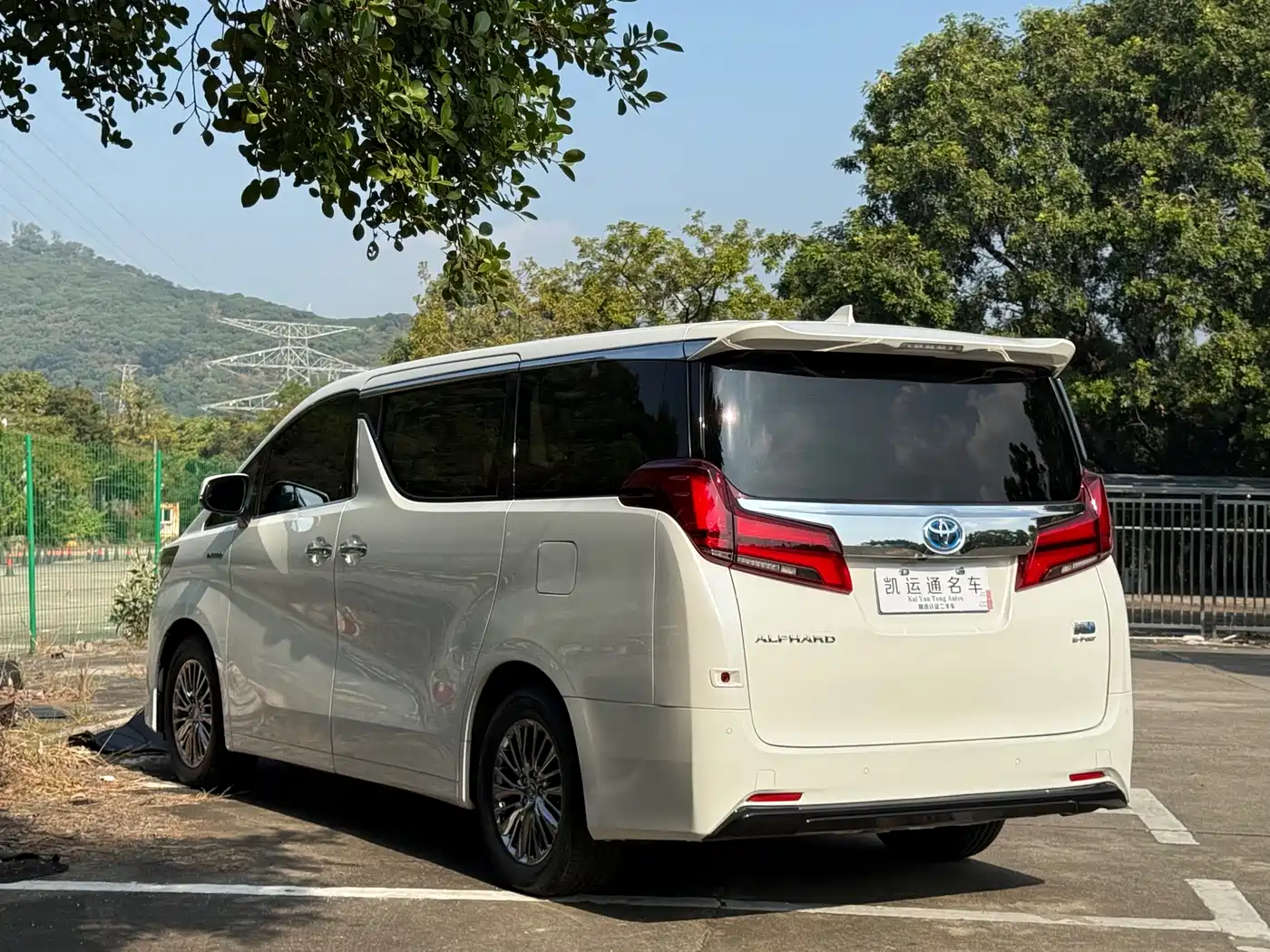 Toyota Alphard 2021 Hybrid 2.5L Luxury фото 11