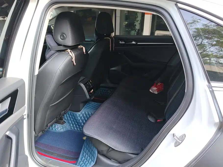 Photo 11 - Volkswagen Sagitar
