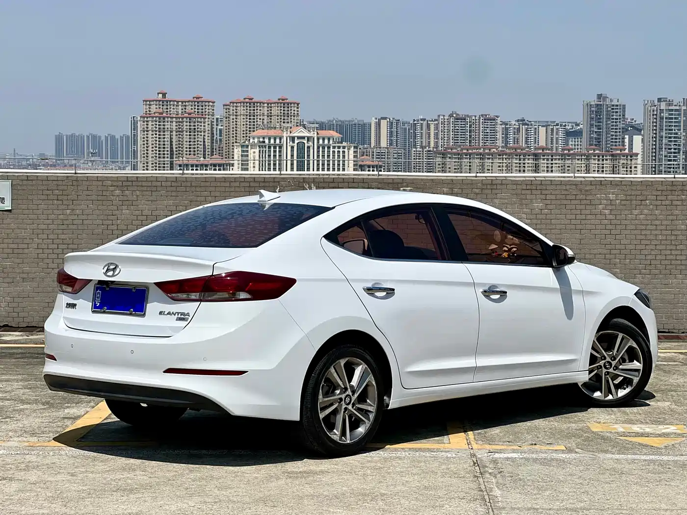 Hyundai Elantra 2018 1.6L Automatic 15th Anniversary Special Edition фото 4