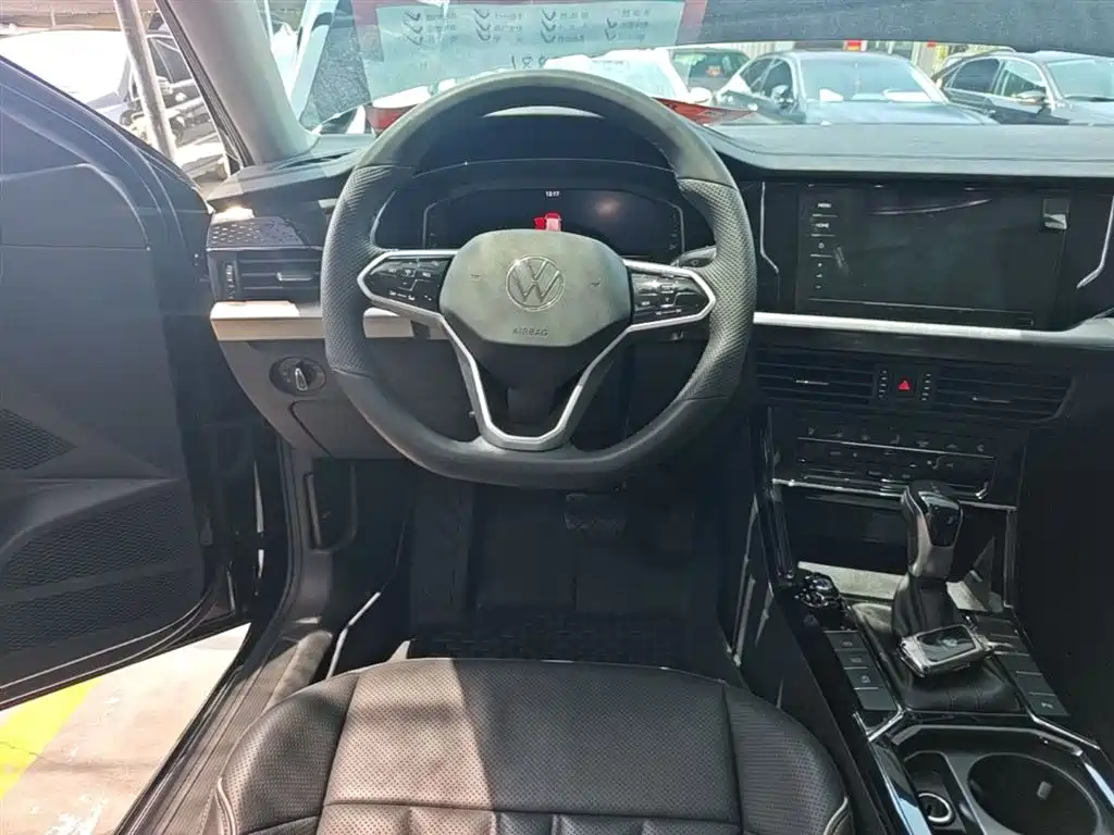 Volkswagen Passat 2024 330TSI Elite Edition фото 11