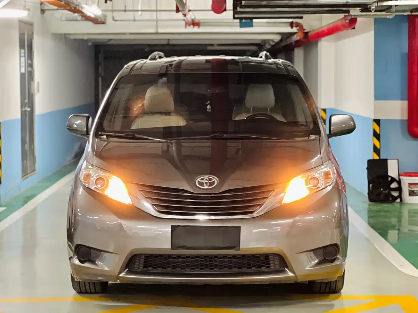 Toyota Sienna 2015 3.5L 4WD L фото 2
