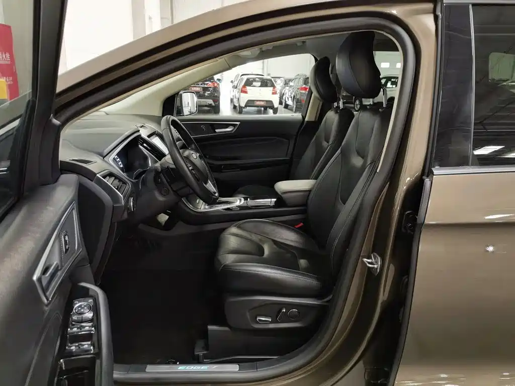 Photo 10 - Ford Edge