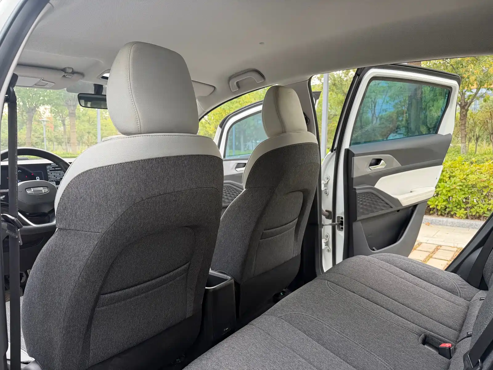 Фото 9 - Geely Geometry E Firefly
