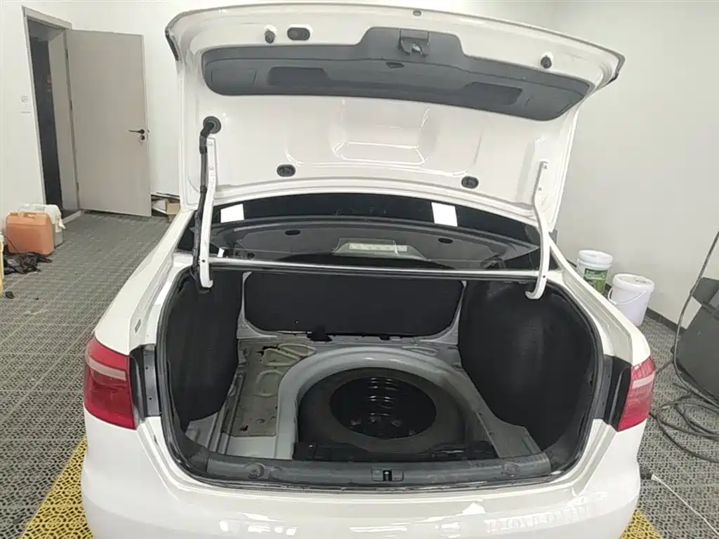 Volkswagen Lavida 2015 1.6L Automatic Trend Edition фото 19