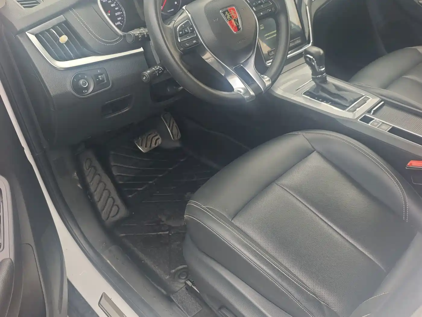 Фото 6 - Roewe RX5