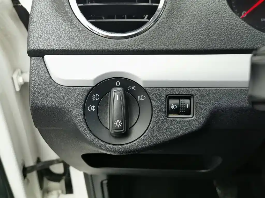 Photo 21 - Volkswagen Jetta
