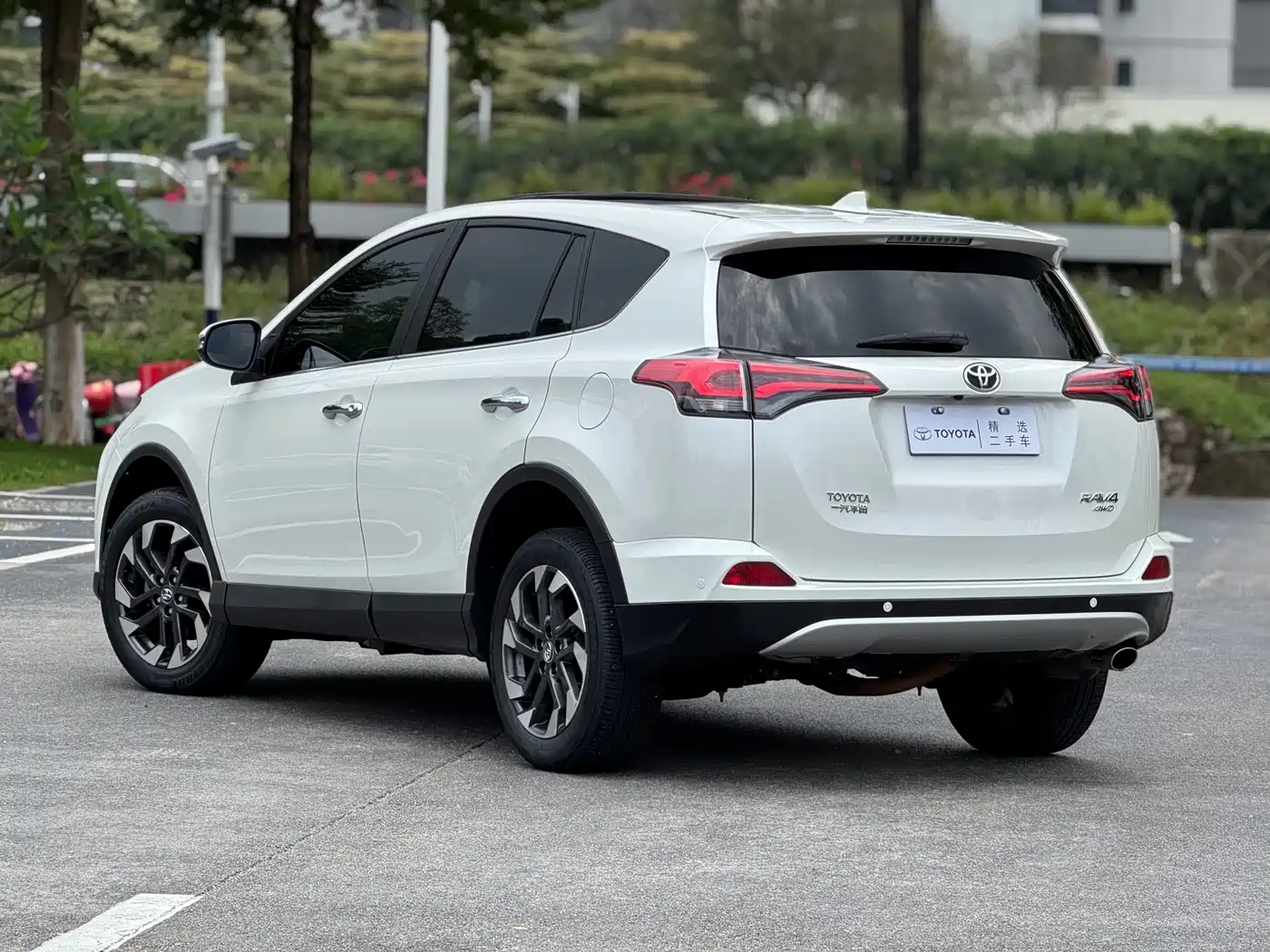 Toyota RAV4 Rongfang 2016 2.5L Automatic 4WD Elite фото 4