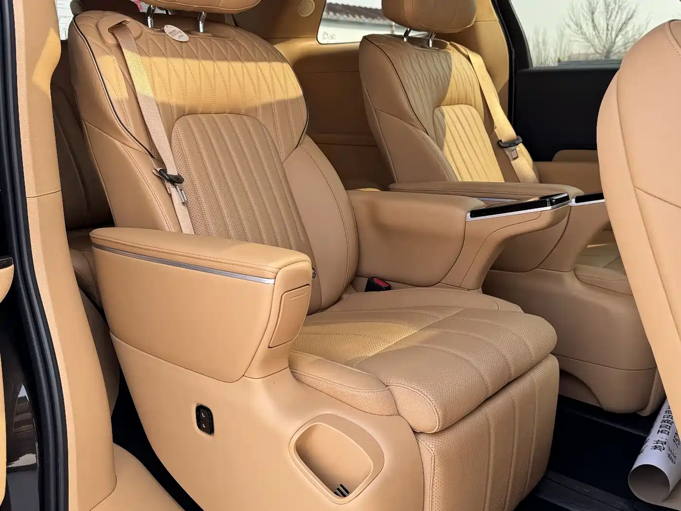 Voyah Auto Voyah Dreamer 2025 PHEV AWD Flagship Kunpeng Edition фото 7