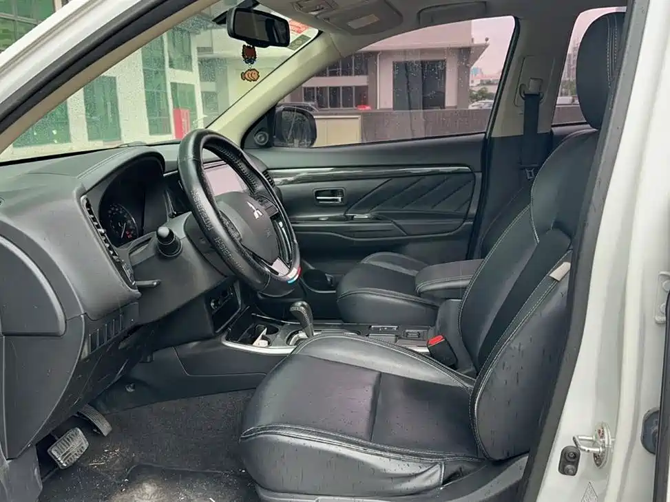 Mitsubishi Outlander 2019 2.0L 2WD Enjoy 5-Seater China VI фото 14