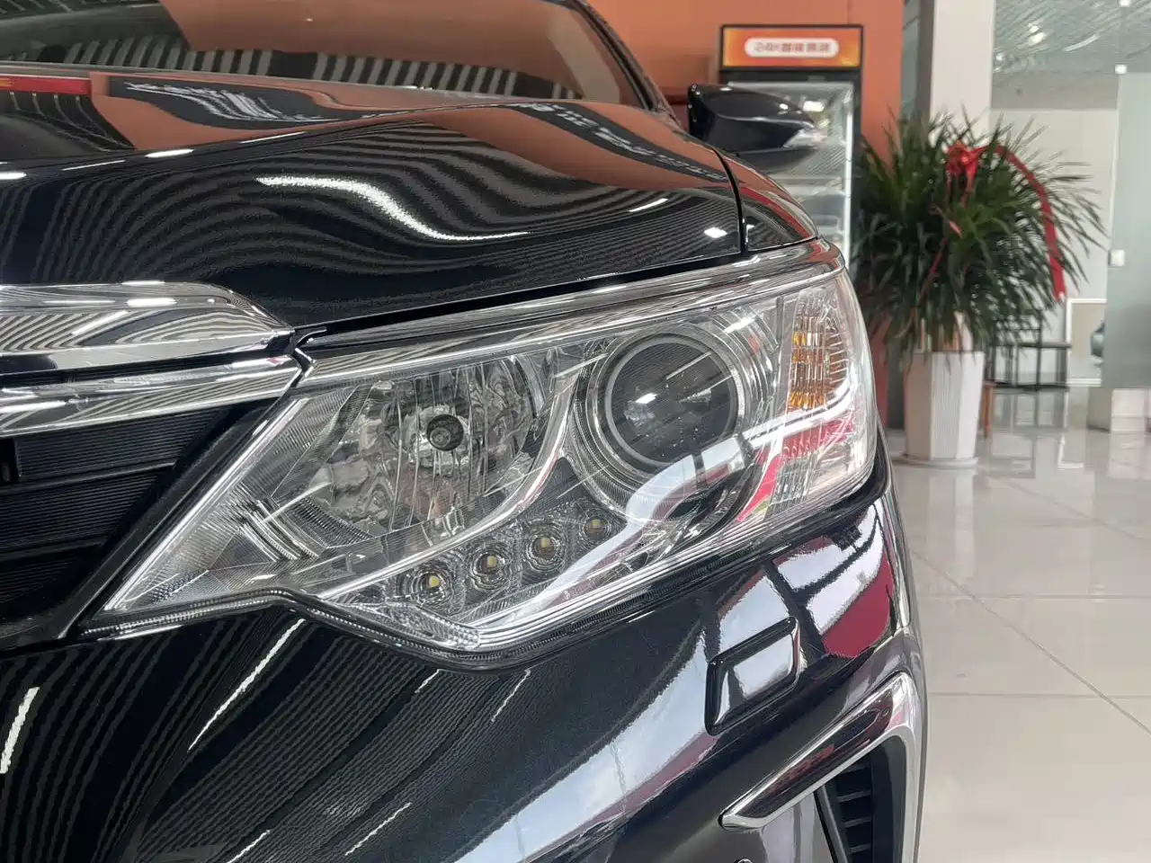 Toyota Camry 2016 2.5G 10th Anniversary Luxury Navigation Edition фото 17