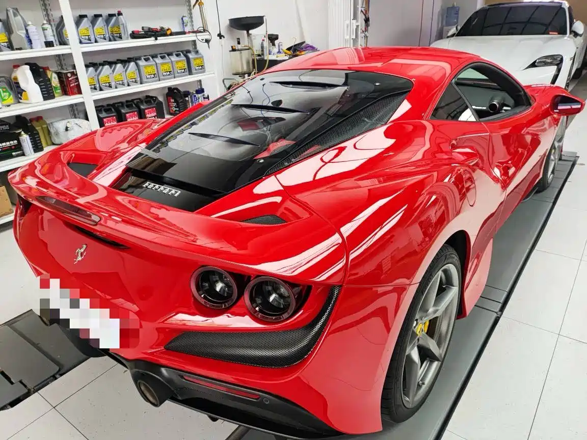 Фото 2 - Ferrari F8
