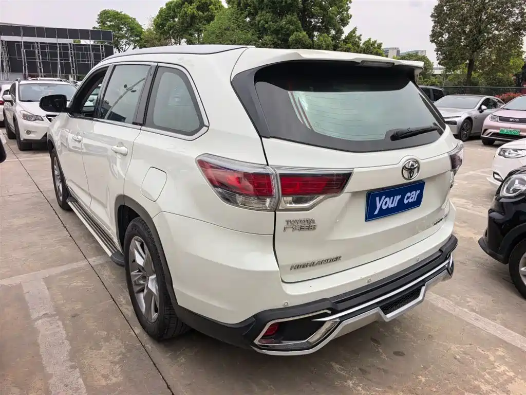 TOYOTA HIGHLANDER