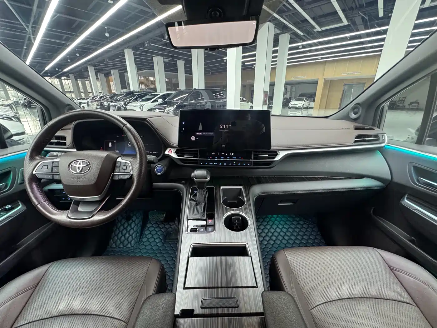 Toyota Sienna 2021 2.5L Hybrid Platinum Edition фото 23