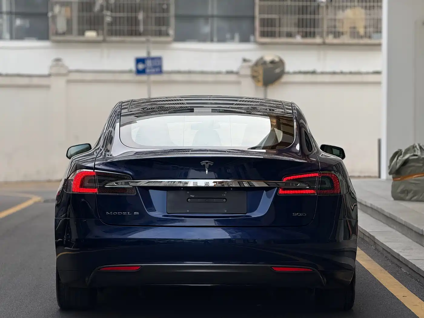 TESLA MODEL S