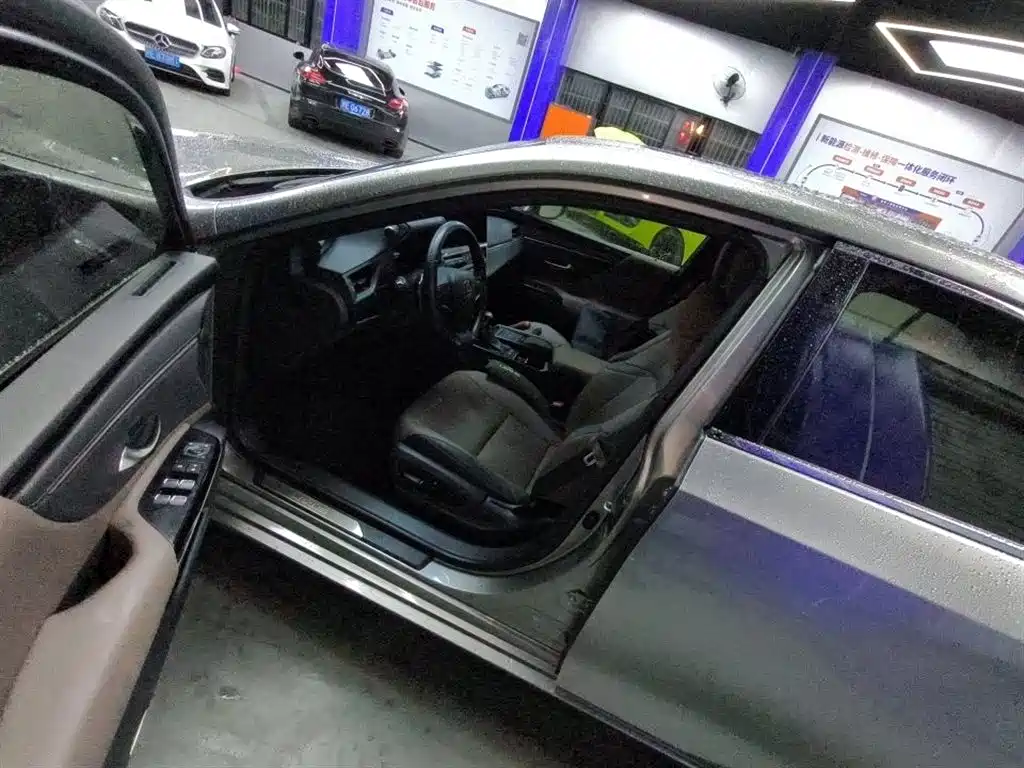 Lexus ES 2021 300h Excellence Edition фото 6