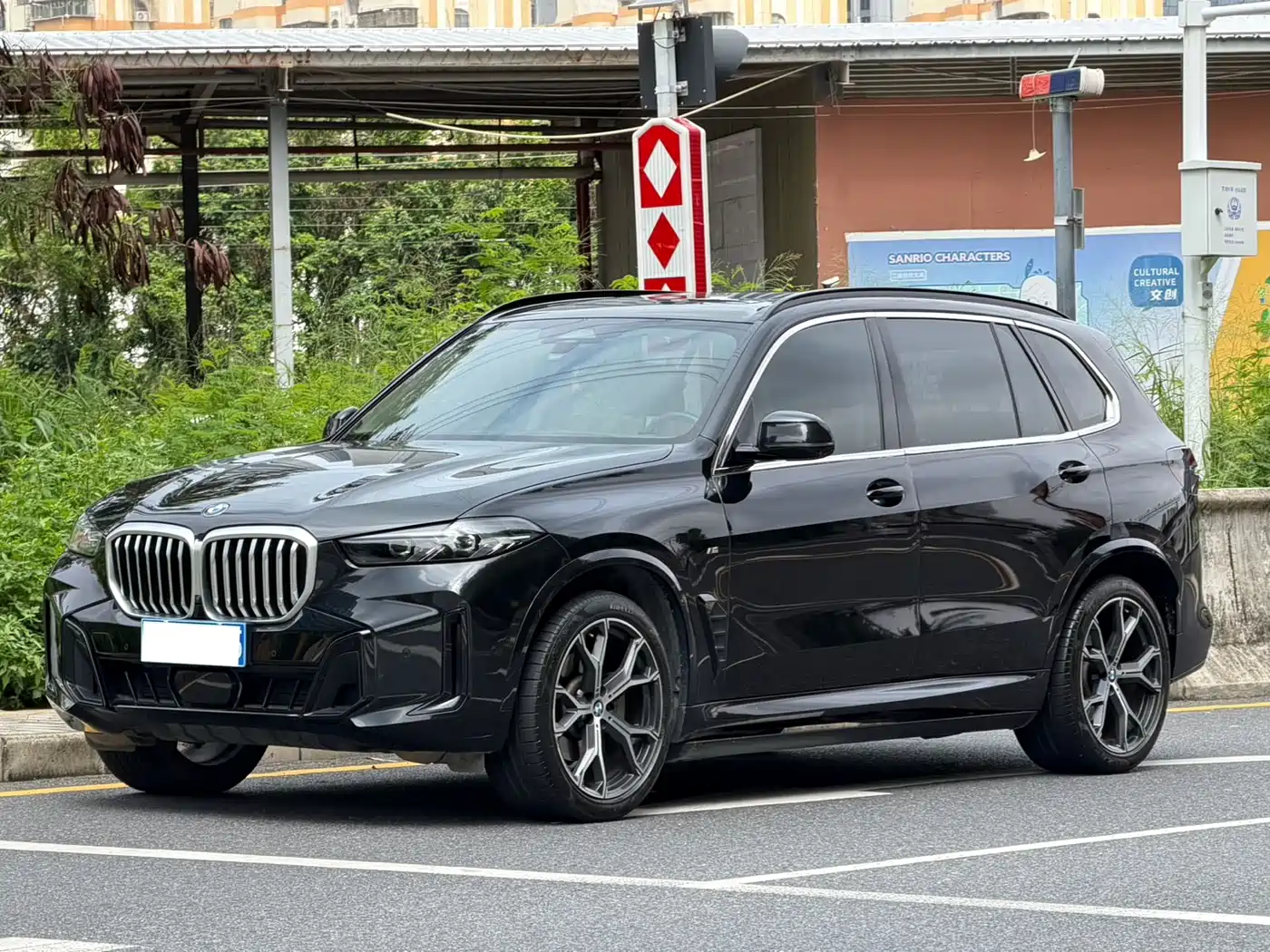 BMW X5 2023 xDrive 30Li Premium M Sport Black Night Package