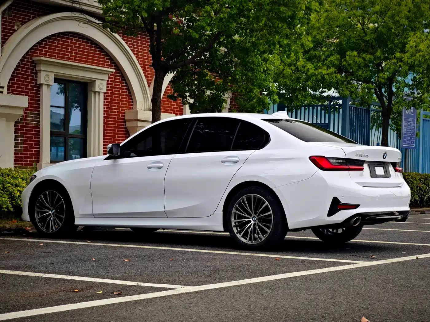 BMW 3-SERIES