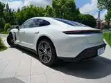 Photo 17 - Porsche Taycan