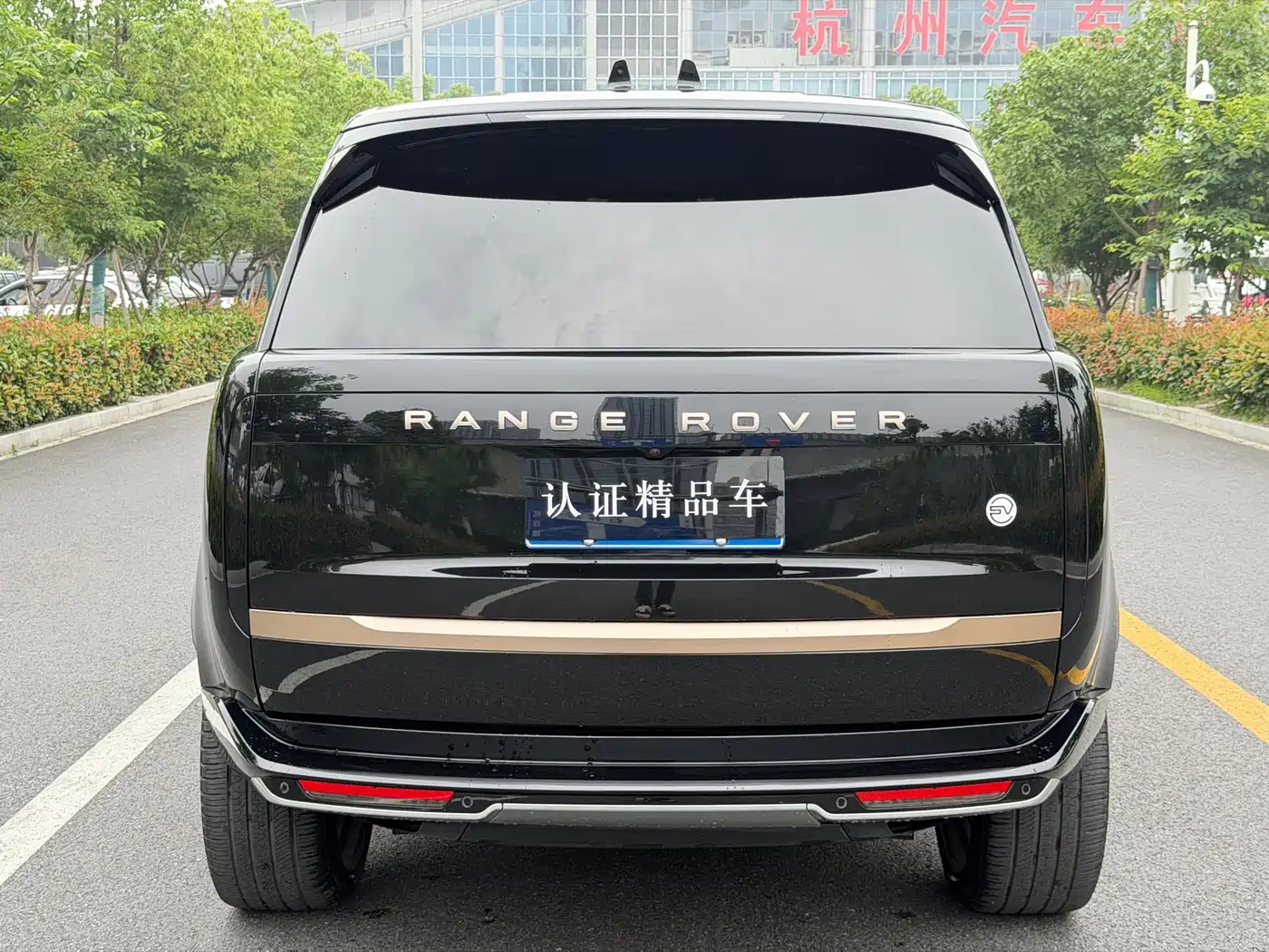 Land Rover Range Rover 2023 3.0 L6 400PS Golden Age 7-Seater Long Wheelbase фото 5