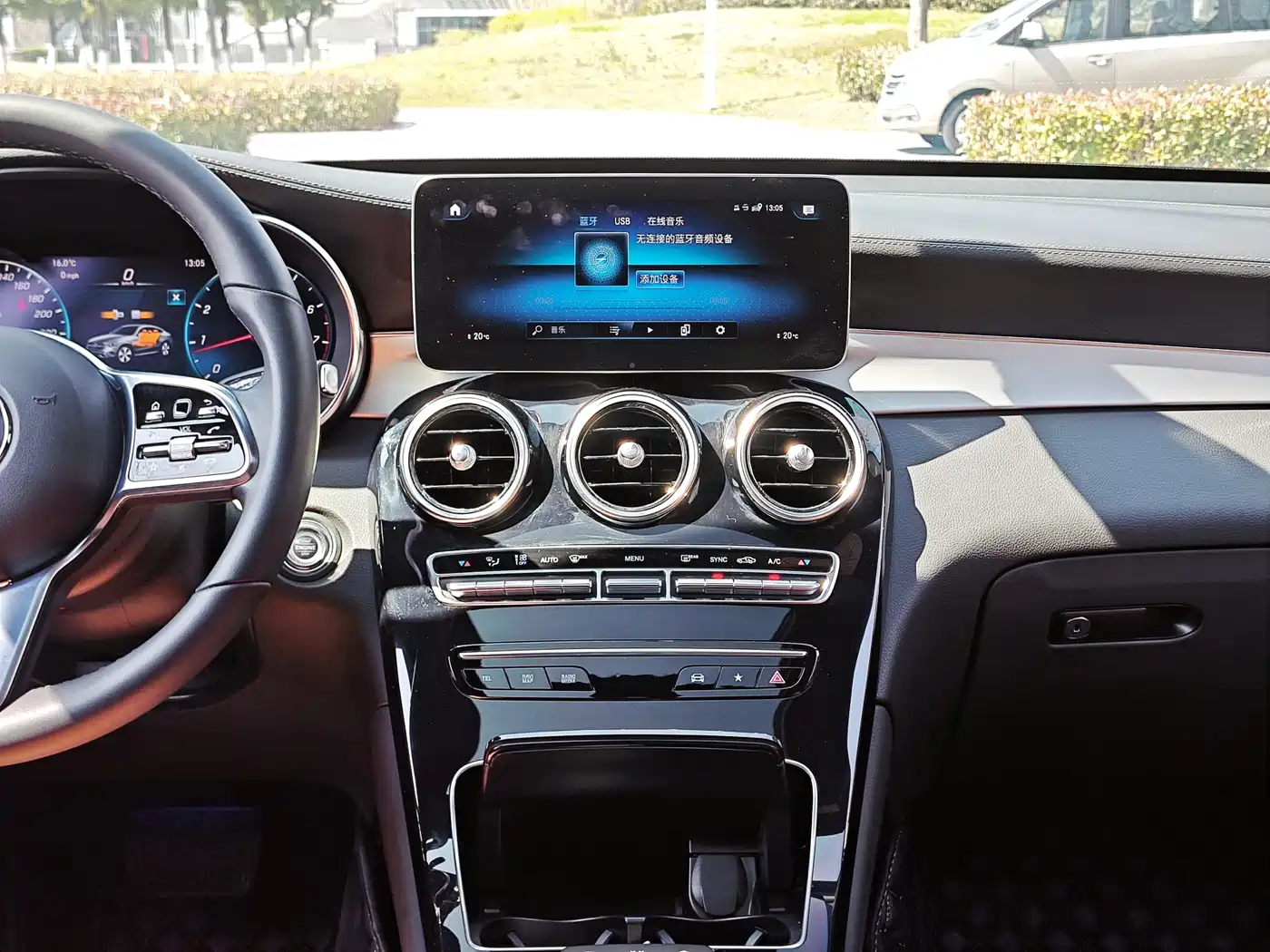 Mercedes-Benz GLC Coupe 2023 Model GLC 260 4MATIC Coupe SUV фото 10