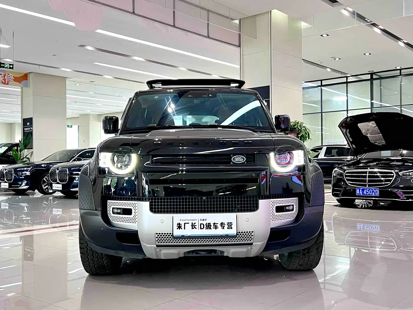 Land Rover Defender 2024 110 3.0T P400 Dark Special Edition фото 2