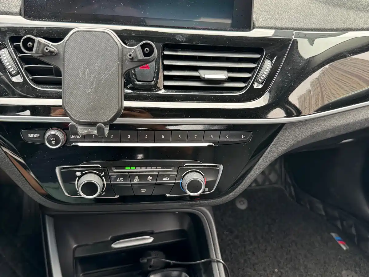 BMW 1 Series 2021 120i M Sport фото 8