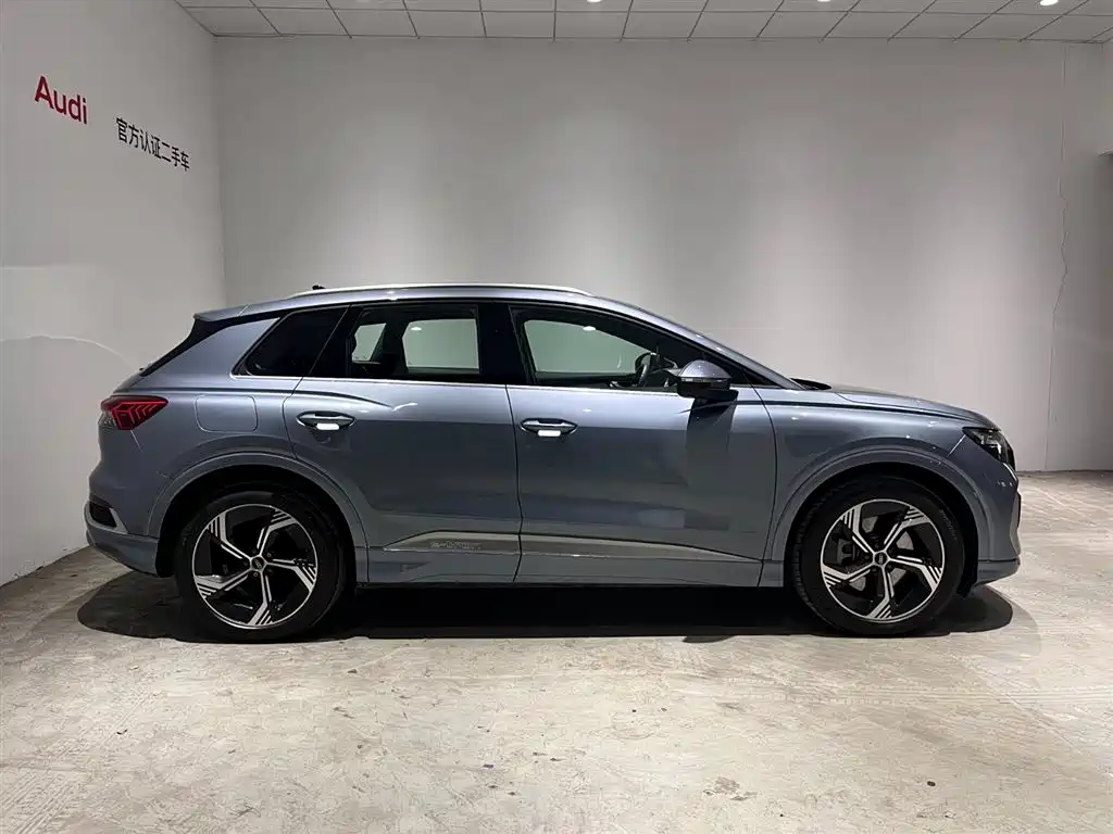AUDI Q4 E TRON