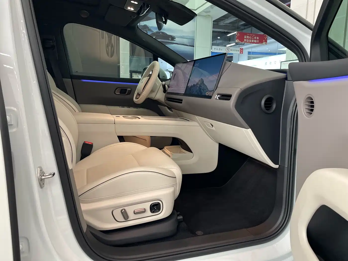 Li Auto i6 2026 2025 4WD Base Model