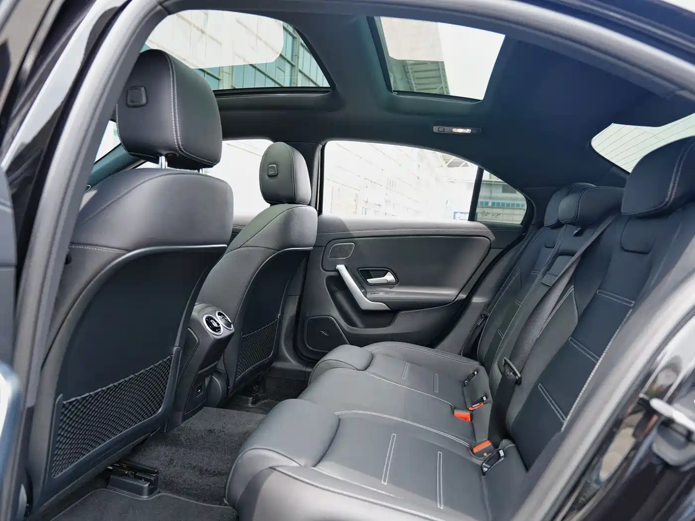 Mercedes-Benz A-Class AMG 2025 Facelift AMG A 35 L 4MATIC фото 12
