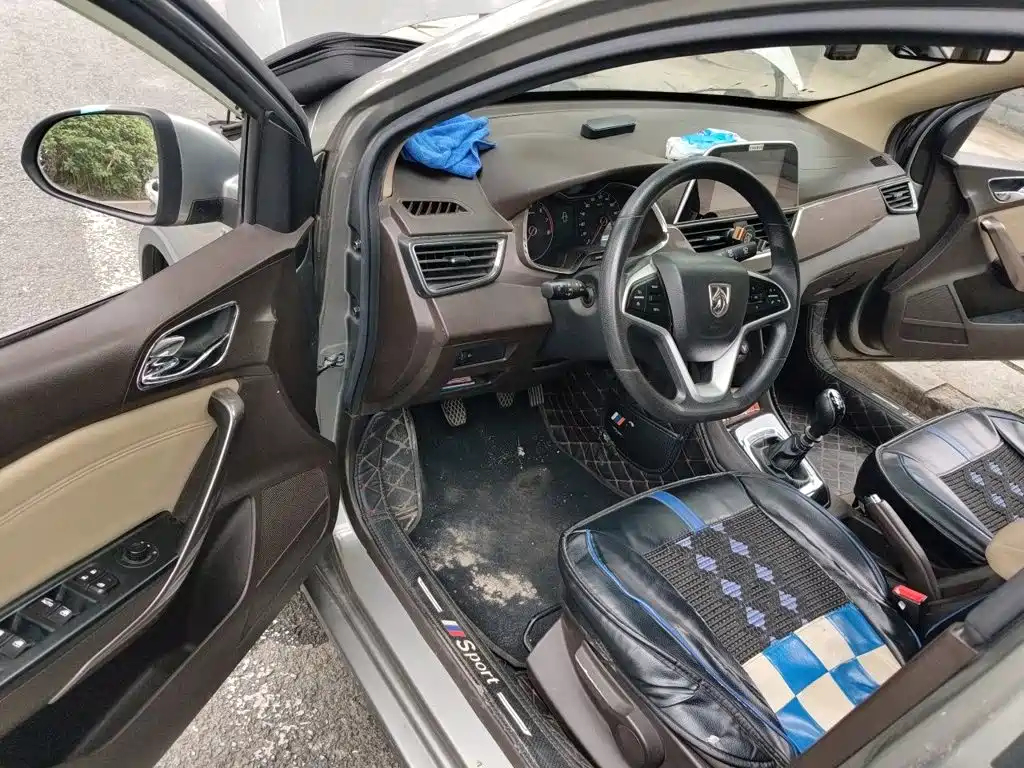 Baojun 310W 2017 2017 1.5L Manual Fashion Edition (China V)