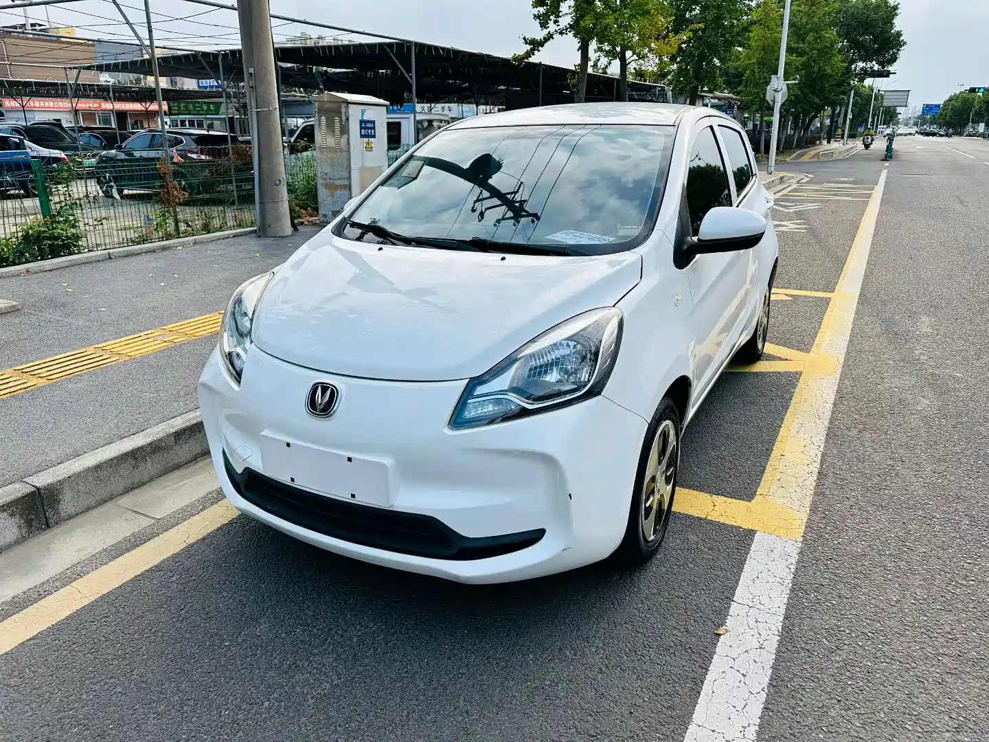 Photo 1 - Changan Benben E-Star