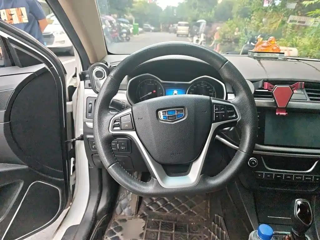 Фото 3 - Geely Emgrand