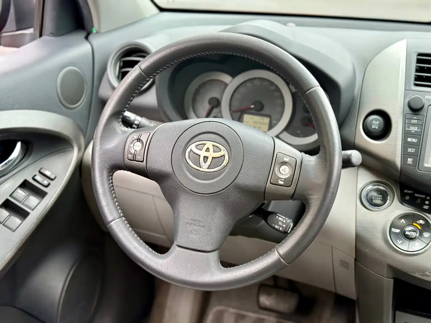 Toyota RAV4 Rongfang 2009 2.4L Automatic Luxury Navigation Edition фото 16
