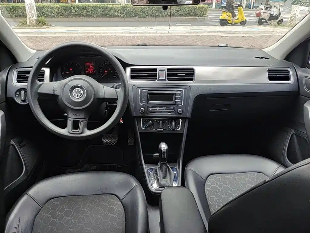 Volkswagen Santana 2015 1.6L Automatic Comfort Edition фото 10