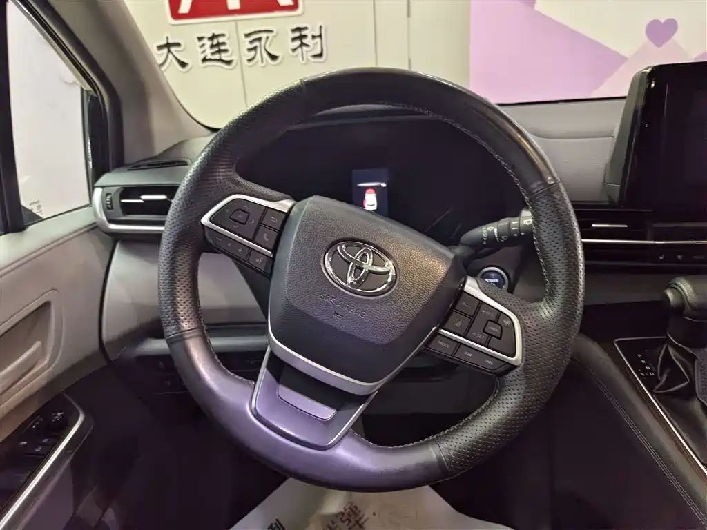 Toyota Sienna 2023 2.5L Hybrid Comfort Edition фото 14