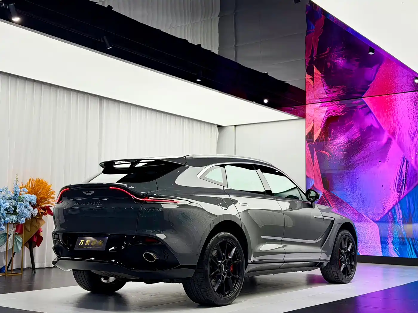 Aston Martin DBX 2022 2022 3.0T STRAIGHT-SIX