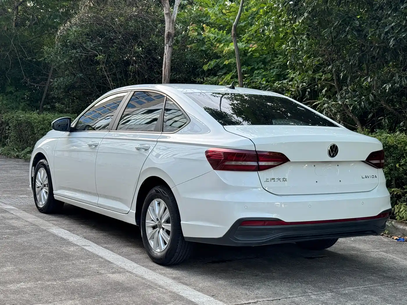 Volkswagen Lavida 2024 Model 1.5L Automatic Full Comfort Edition фото 4