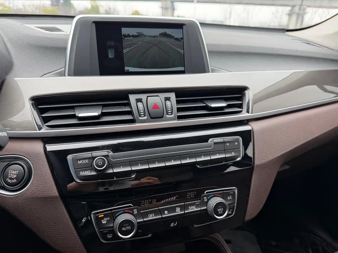 BMW X1 2019 sDrive18Li Premium Model фото 16