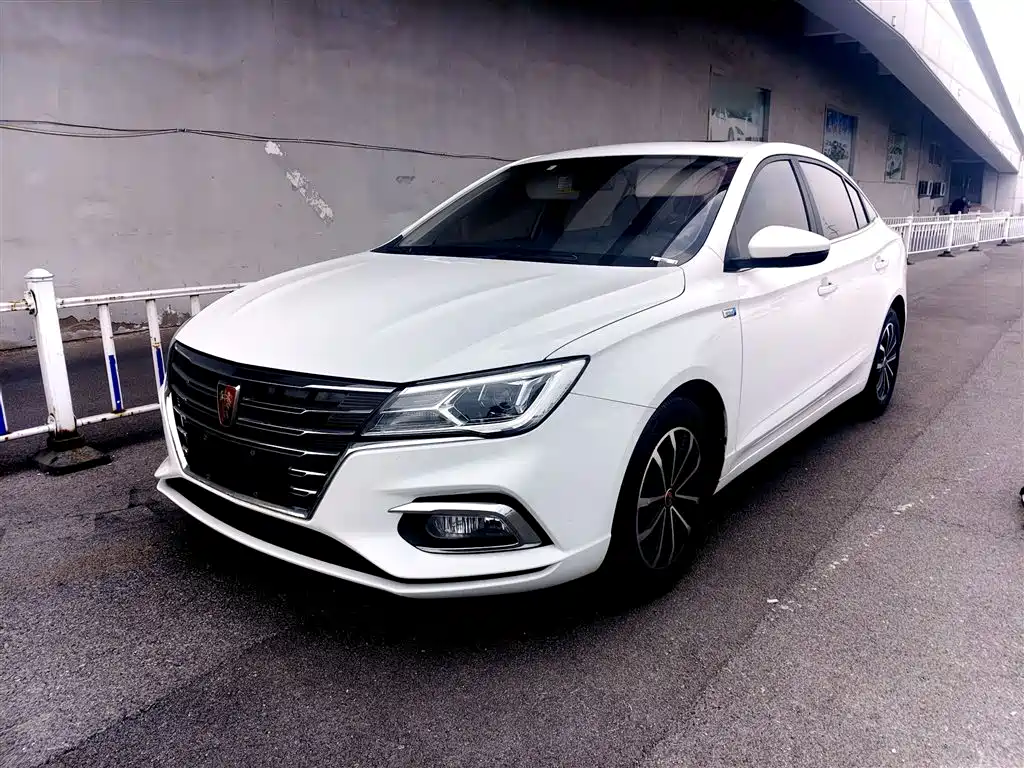 Roewe i5 2020 1.5L Manual 4G Connected Premium Flagship Edition