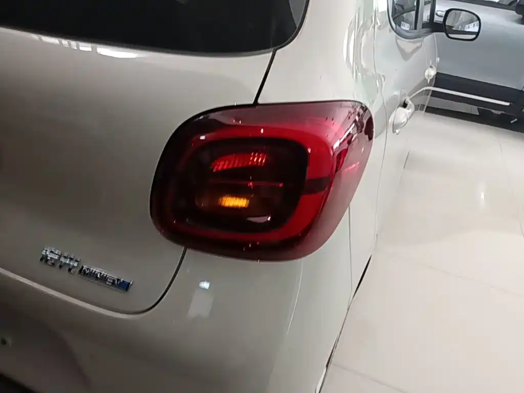 Wuling Motors Hongguang MINIEV 2026 2025 4-Door Advanced