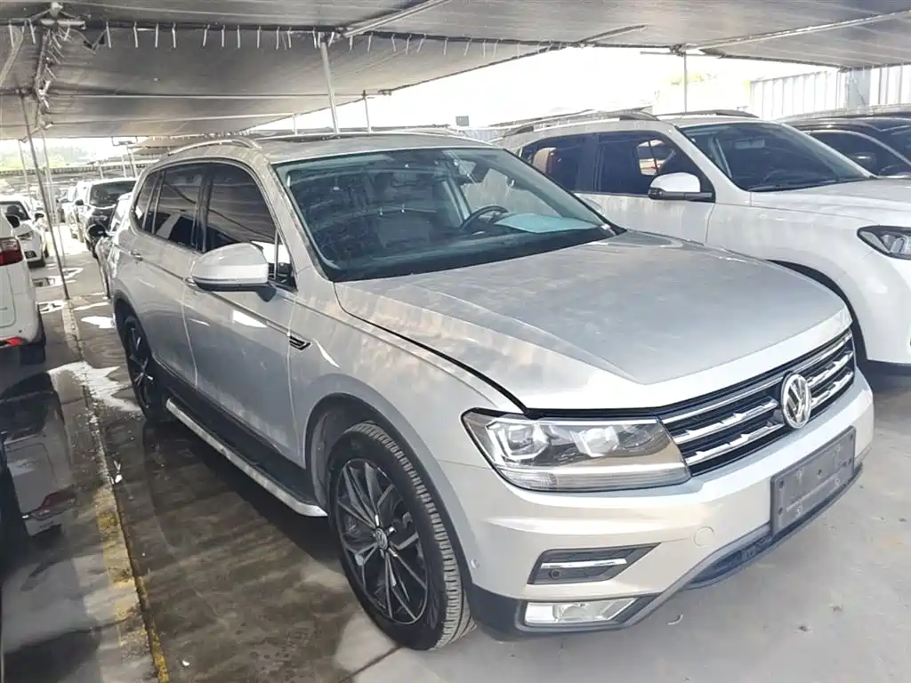 Volkswagen Tiguan L 2019 330TSI Automatic 2WD Smart Luxury Edition China VI фото 4