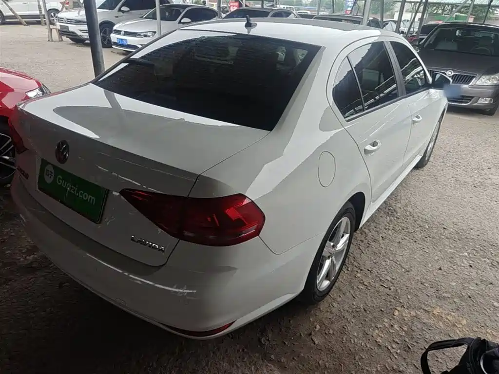 Volkswagen Lavida 2017 1.6L Manual Trend Edition фото 7