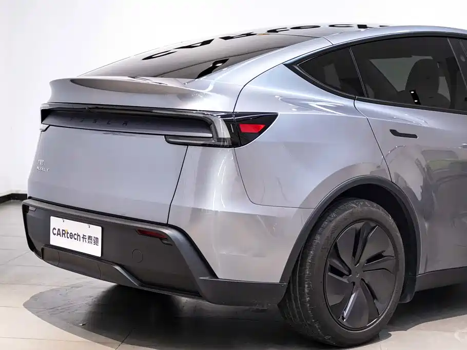 Tesla Model Y 2026 2025 Rear-Wheel Drive